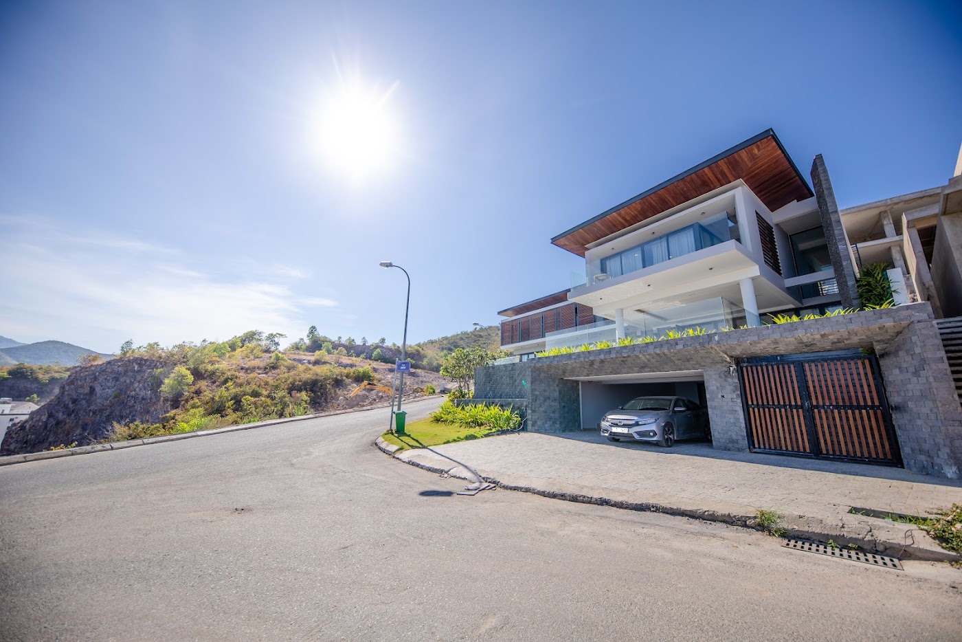 VILLA B1 외관과 수영장